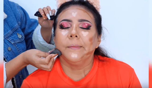 Tutorial de YouTube ha dejado a más de uno con la boca abierta al mostrar la increíble transformación de una mujer tras aplicarse gran cantidad de maquillaje en el rostro