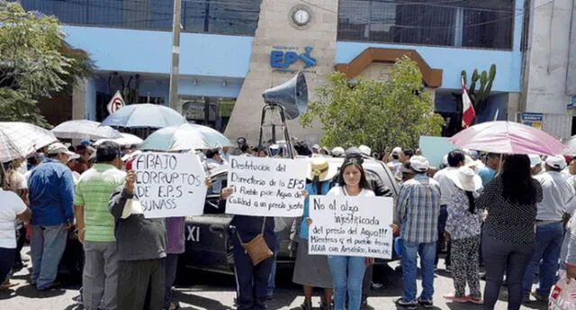 En Tacna cocinan paro contra alza de tarifa de agua 
