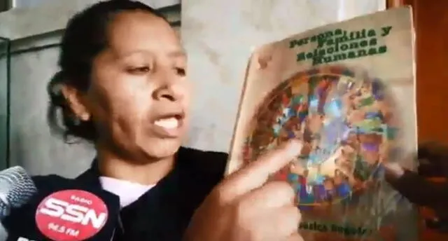 Cusco: Padres amenazan con quemar libros del Estado [VIDEO]