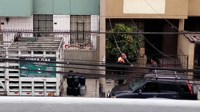 #YoDenuncio: camión de gas estaciona en vereda