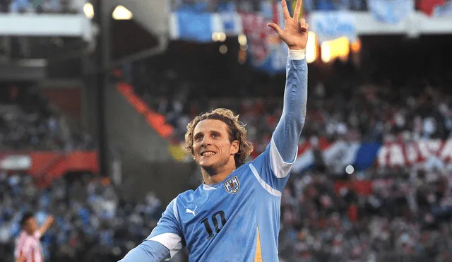 Diego Forlán y el día que anotó un doblete para que Uruguay se proclame campeón de América en 2011. Foto: AFP
