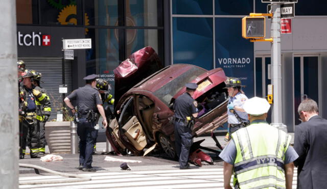 Estados Unidos: Accidente vehicular deja 1 muerto y 22 heridos en pleno Times Square