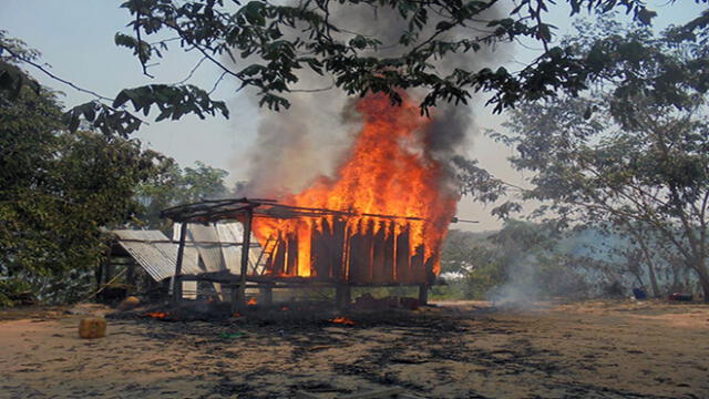 Pasco: vivienda con techo de paja es consumida por incendio