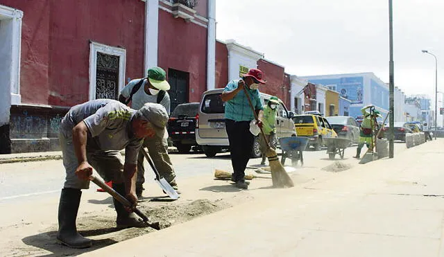 Crece malestar hacia autoridades por demora  en limpieza de Trujillo