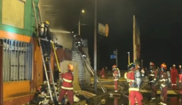Incendio en San Miguel deja destruido un depósito clausurado [VIDEO]