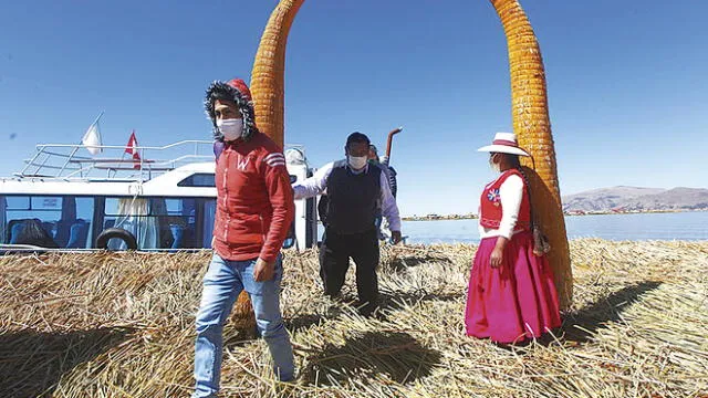 sin visitantes. Isleños habilitaron sus lanchas para que turistas visiten islas del Titicaca, pero no hay visitantes.