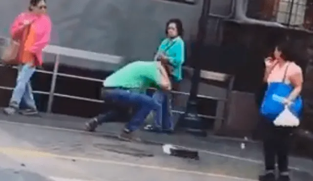 Facebook viral: furiosa paloma 'picotea' a hombres que caminan por calle de Miraflores [VIDEO]