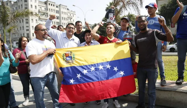 Realizan vigilia por Venezuela en Lima [FOTOS]