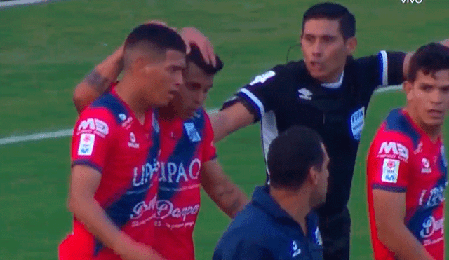 Ricardo Lagos, tras un salida garrafal de José Carvallo, marcó el único gol del Universitario vs. Carlos A. Mannucci por la Liga 1 2019. | Foto: Gol Perú