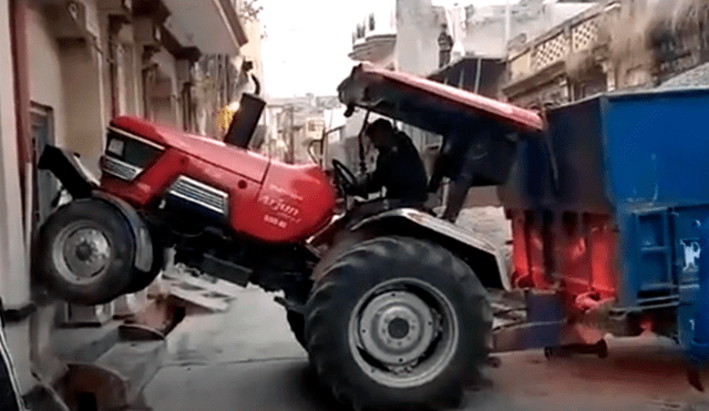 YouTube: intentó doblar un tractor en una calle, pero termina provocando lo inesperado [VIDEO]