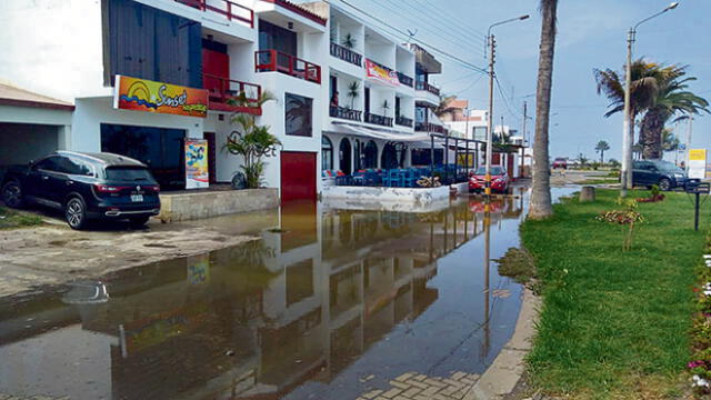 Colapso del sistema de desagüe afecta otra vez viviendas y negocios en Huanchaco