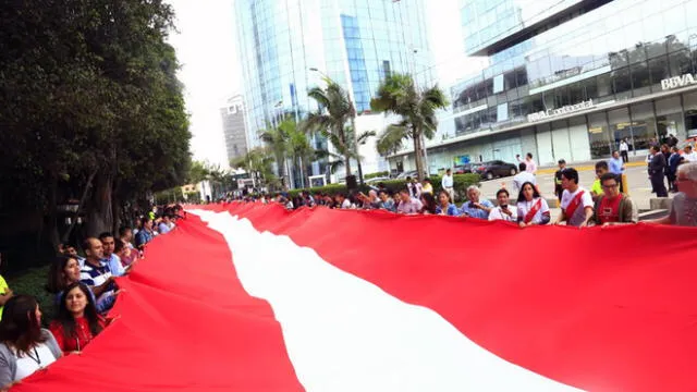 Selección peruana: inmensa bandera recorre San Isidro