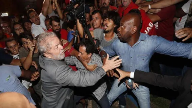 Lula Da Silva: nueve heridos por enfrentamientos durante ingreso de ex presidente a prisión