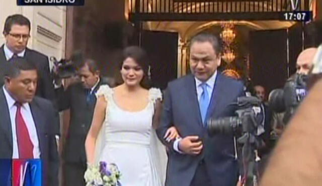 Exministro González contrajo matrimonio con su exasesora Lisette Ortega [VIDEO]
