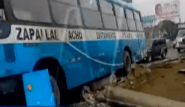 Puente Piedra: Bus de ‘Los Chinos’ impacta contra poste de alta tensión [VIDEO]