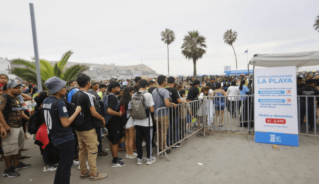 Las personas que llegaron a Agua Dulce tenían prohibido entrar con bebidas alcohólicas y alimentos. Foto: La República / Antonio Melgarejo