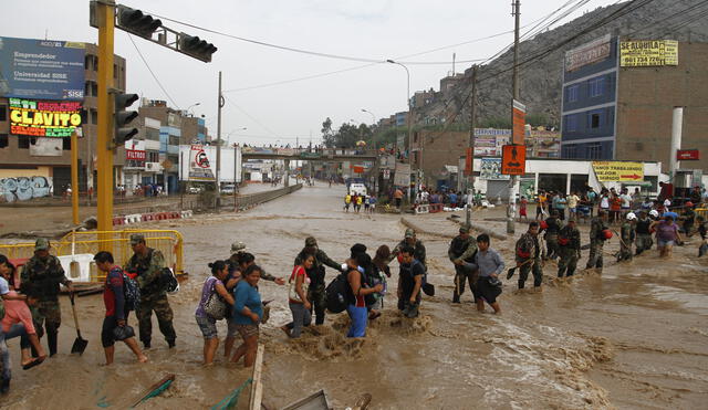 Lima puede ser declarada en emergencia si persisten fuertes lluvias y huaicos