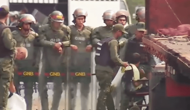 Venezuela: Militares de Maduro impiden ingreso a niño en silla de ruedas [VIDEO]
