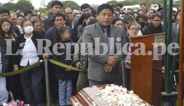 El exalcalde de Julcán despidió con emotivas palabras a su padre. Foto: Yolanda Goicochea/URPI-LR