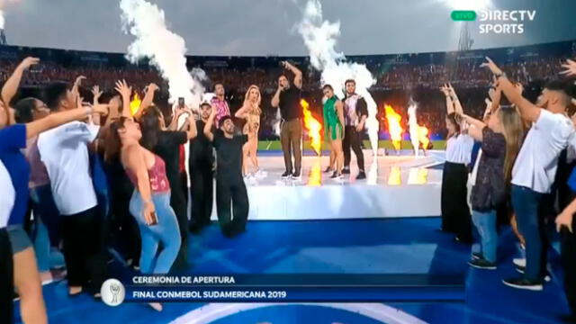 El cantante puertorriqueño puso el toque caribeño en la final del evento futbolístico.