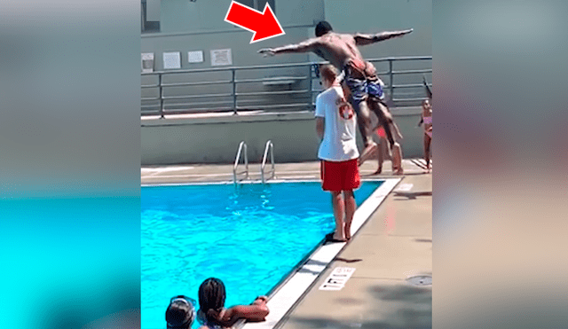 Video se viralizó en YouTube. Un distraído salvavidas quedó boquiabierto al ver cómo un bañista utilizó su cuerpo como una barrera para realizar un peligroso salto.