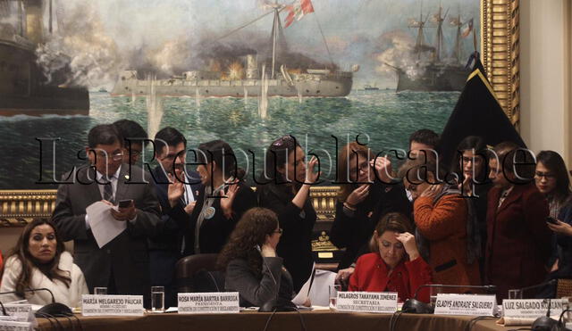Comisión de Constitución realiza sesión maratónica por reforma política. Foto: Aldair Mejía.