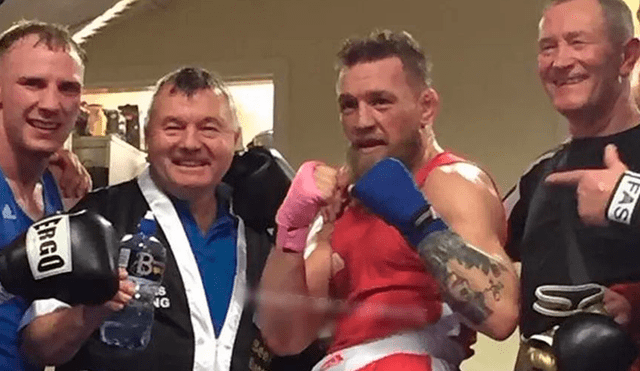 Conor McGregor sorprende al competir en una exhibición de boxeo [VIDEO]