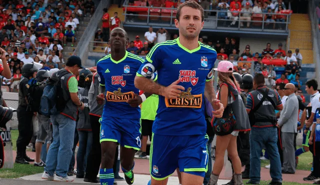 Horacio Calcaterra y Luis Advíncula jugaron juntos en Sporting Cristal en el año 2014. | Foto: GLR