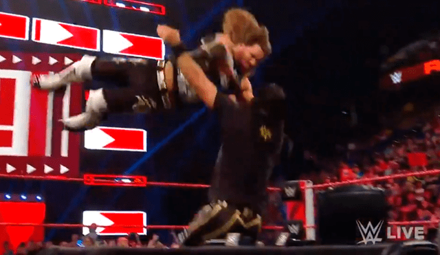 WWE: Seth Rollins y AJ Styles tuvieron un intenso careo al cierre de Monday Night RAW