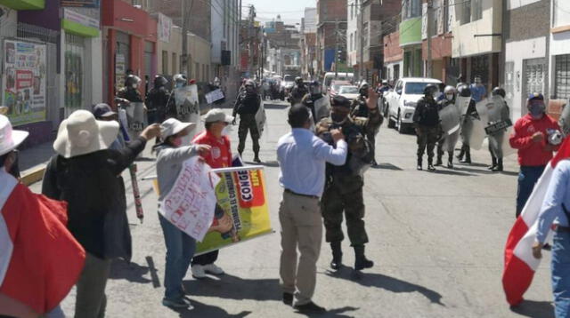 Manifestantes exigen ser escuchados por el Gobierno. Foto: Asociación de Deudores