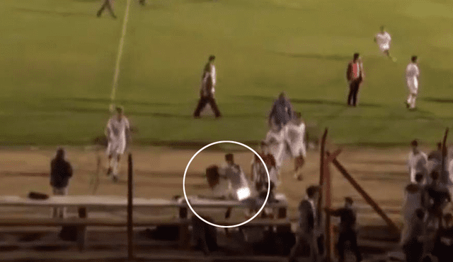 YouTube: Futbolista furioso lanza laptop a hincha tras partido [VIDEO]