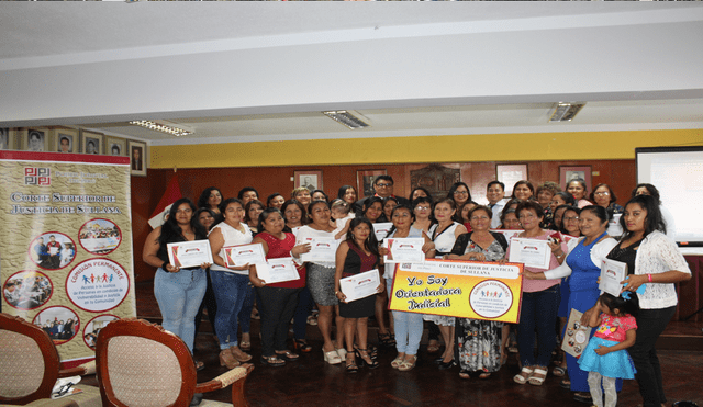 Mujeres líderes de Sullana y Bellavista culminan curso de orientadoras judiciales.