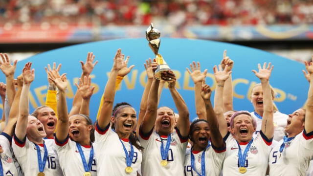 Estados Unidos: selección femenina de fútbol exige compensación por discriminación de género