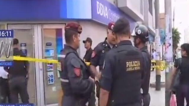 Delincuentes asaltan agencia bancaria en Breña [VIDEO]