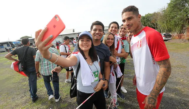 Seleccionado Peruano recibe hinchas en el segundo día de entrenamiento en Brasil [FOTOS]