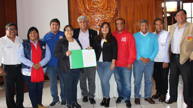 Candidatos a elecciones en Tacna firman pacto ético por los animales 