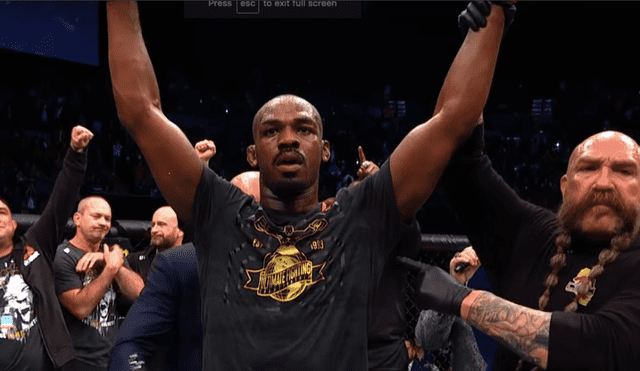 Jon Jones derrotó a Thiago Santos por decisión dividida. Créditos: mmatraining.