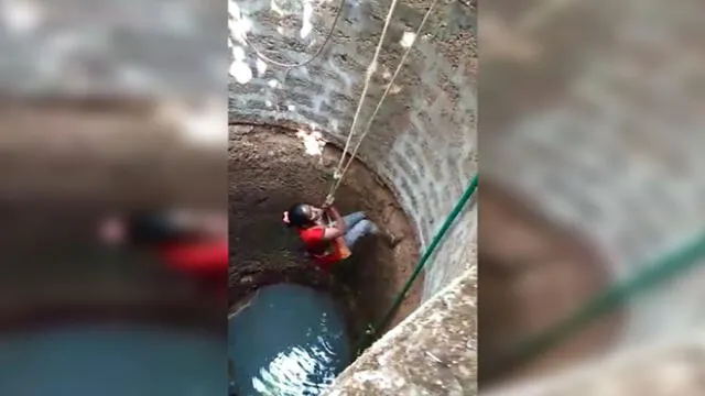 Desliza para enterarte cómo logra esta mujer rescatar a un pobre perrito atrapado en el fondo de un pozo. Foto: Captura.