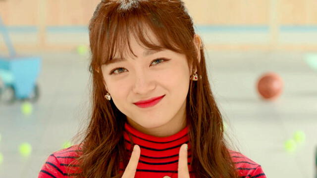 Sejeong se hizo famosa por lograr el segundo lugar en el programa de competencia "Produce 101" en el 2016, lo que le permitió debut en I.O.I, y más adelante en gugudan.