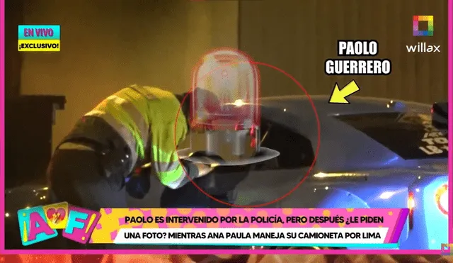 Paolo Guerrero terminó tomándose fotos con la PNP sin presentar documentos. Foto: captura de Willax TV