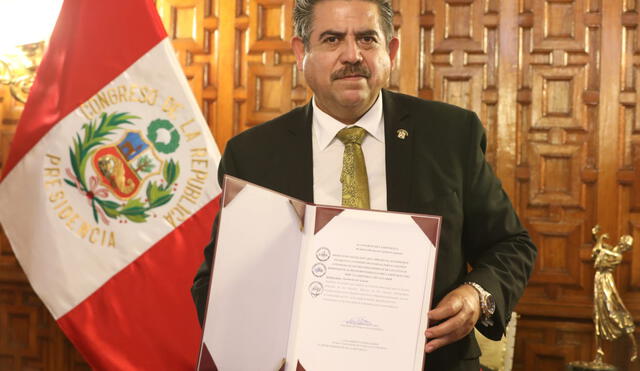 Merino de Lama firmó acuerdo con Ecuador (Foto: difusión)