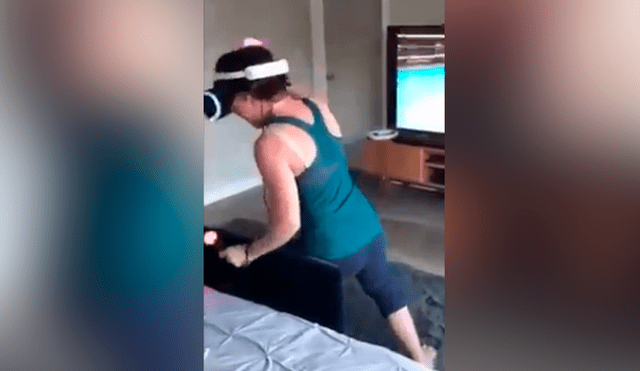 Facebook viral: mujer prueba por primera vez juego de ‘realidad virtual’ y tiene insólita reacción que hace reír a todos