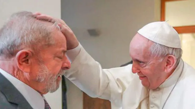 Expresidente de Brasil junto al Papa Francisco. Foto: AFP.