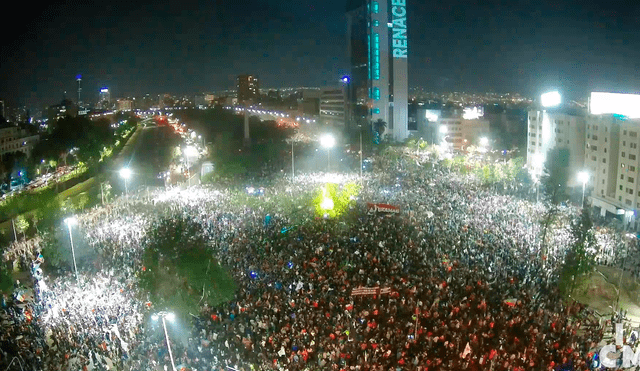 Miles de manifestantes celebran el triunfo de una nueva Carta Magna. Foto: Captura de YouTube