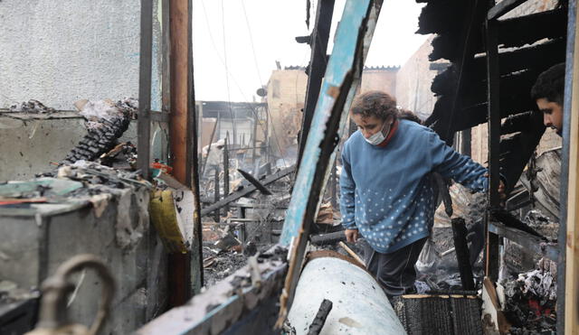 Damnificados del incendio en Cercado de Lima. Foto: Jorge Cerdán/ La República.