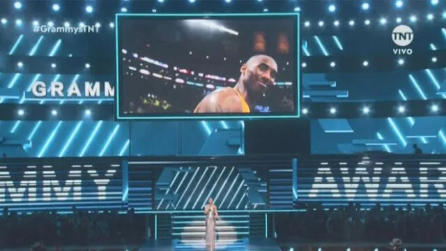 Alicia Keys, presentadora de la ceremonia, cantó una sentida canción en memoria de Kobe Bryant.