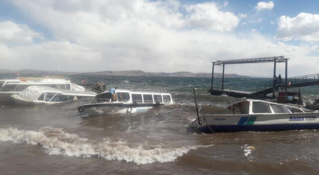 Puno: vientos anómalos provocaron estragos en embarcaciones de madera que se desplazan por el lago Titicaca.