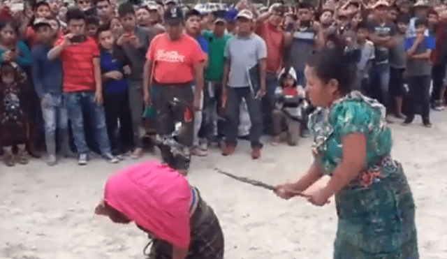 YouTube: comunidad indígena castiga ferozmente a mujer atrapada robando [VIDEO]