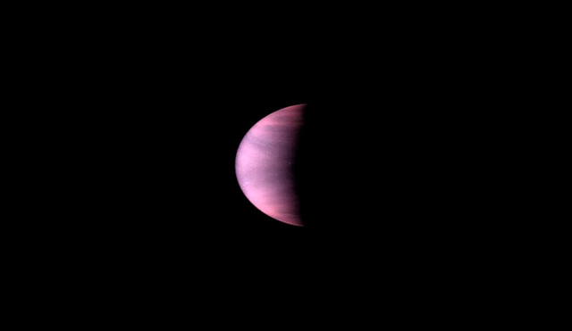 Imagen bajo luz ultravioleta del planeta Venus tomada desde el Telescopio Espacial Hubble, el 24 de enero de 1995. Foto: NASA