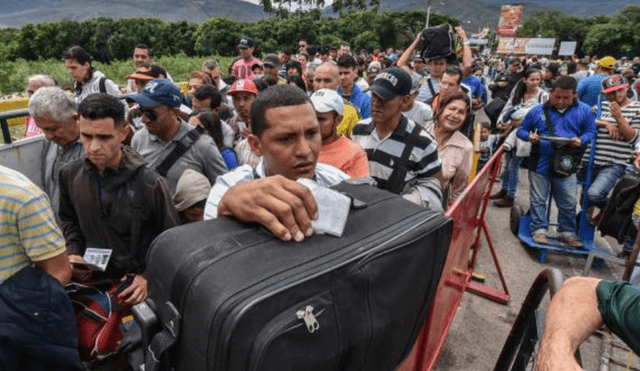 Venezolanos "clase baja" emigran por desesperación y hambre 